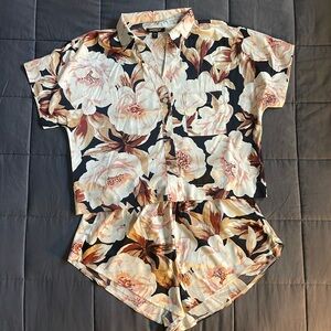 Women’s XS Express silky pajamas in floral print. Never worn.